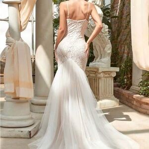 Elegant White Lace Mermaid Gown